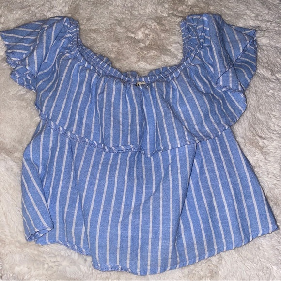 Off the shoulder crop ruffled top!💜 - Picture 2 of 3